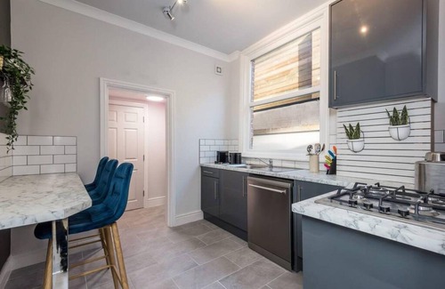 RopeWalks Apartment | Host Apartments Seel St Townhouse Apt I
