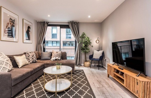 Baltic Triangle Apartment | Host & Stay | Baltic Balcony Apt