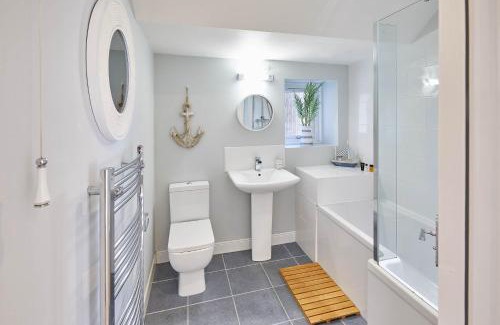 Marske-by-the-Sea Apartment | Host & Stay - Beach Retreat