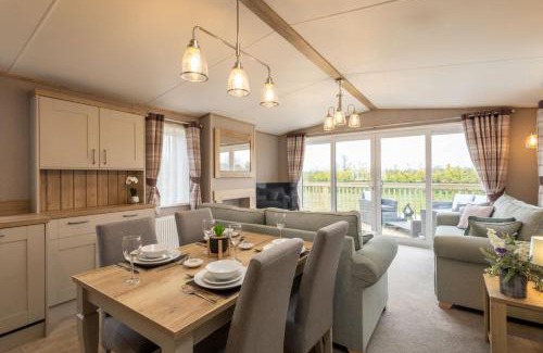 Pickering Ski Chalet | Host & Stay - Fieldview Lodge, Ashdown Retreat