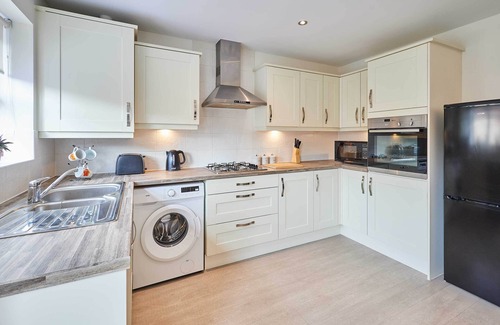 Burton on Trent House | Host & Stay | Happy Home