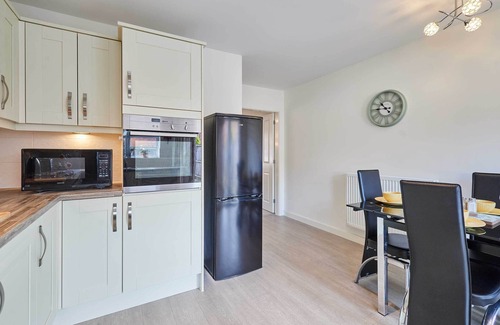 Burton on Trent House | Host & Stay | Happy Home