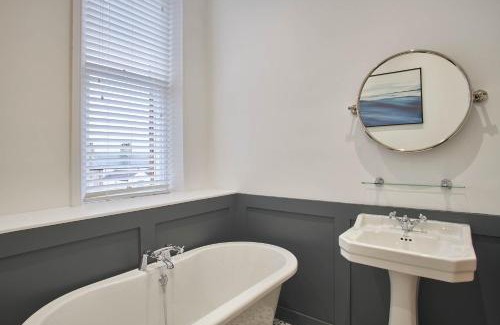 Saltburn-by-the-Sea Apartment | Host & Stay - Huntcliff View Apartment