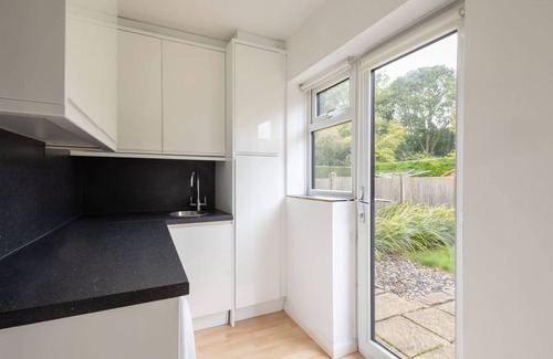 Peterborough House | Host Stay Lingwood Park
