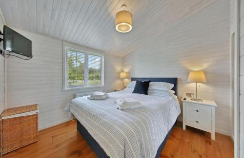 Hundall House | Host & Stay - Mahonia Lodge