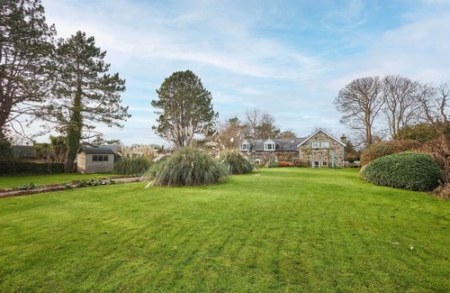 Newton by the Sea House | Host & Stay | Newton Cottage