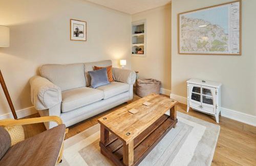 Skinningrove House | Host & Stay - Stone Row