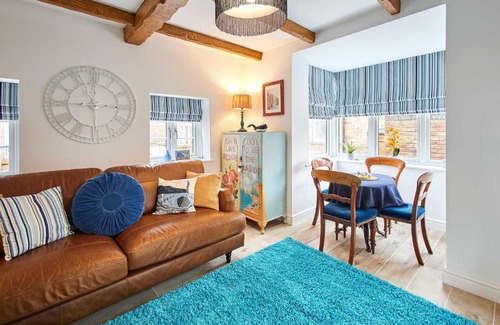 Hunmanby House | Host & Stay - The Snug