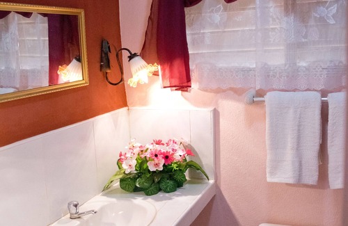 Remedios House | Hostal Bola 8