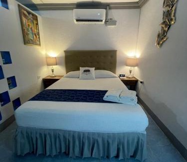 Leon House | Hostal Clary