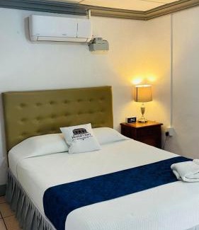 Leon House | Hostal Clary