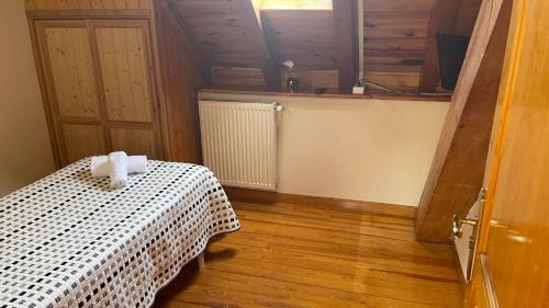 Isaba House | Hostal Ezkaurre
