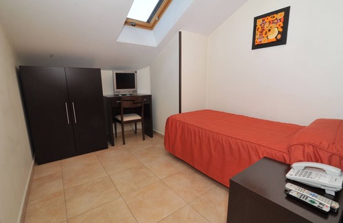San Fernando de Henares Hostel | Hostal Goyma III
