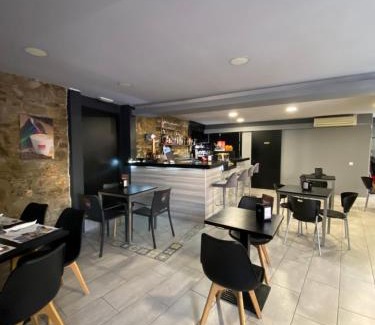 Centre Historic de Manresa Hotel | Hostal La Masia