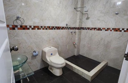 Salas Hotel | Hostal Majestad Ica