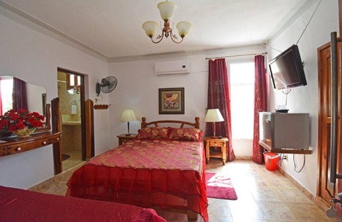 Cienfuegos Bed & Breakfast | HOSTAL PERLA