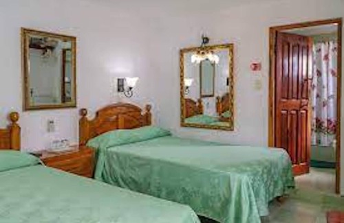 Cienfuegos Bed & Breakfast | HOSTAL PERLA