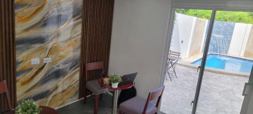 La Romana Hotel | Hostal y Piscina del Mari