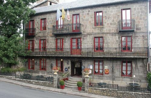 Besse-en-Chandesse Hotel | Hostellerie du Beffroy