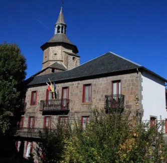 Besse-en-Chandesse Hotel | Hostellerie du Beffroy