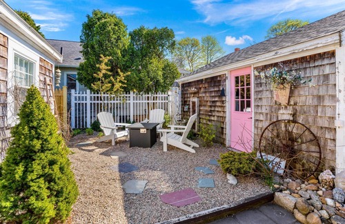 Hyannis Cottage | Hosting and Helping Other making Memories managed by Itrip Property Management