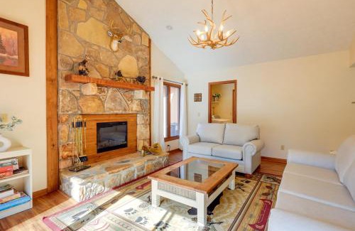 Gatlinburg - Pigeon Forge House | Hot Tub and Creek Gatlinburg Group Getaway!