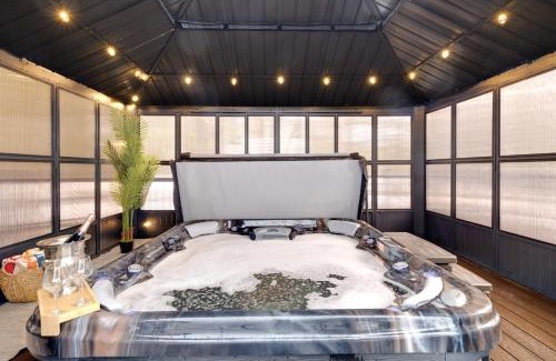 Pocono Summit House | Hot Tub and Deck Gorgeous Retreat in Pocono Summit!