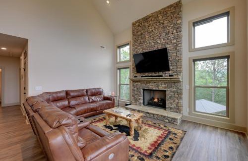 Franklin House | Hot Tub and Fire Pit Blue Ridge Mtn Cabin!