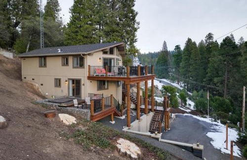 Twain Harte House | Hot Tub and Scenic Views Luxury Twain Harte Cabin!