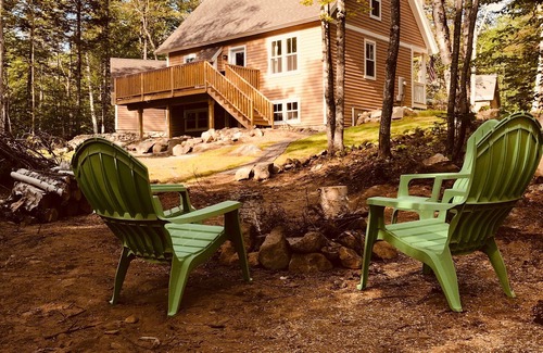 Carrabassett Valley House | HOT TUB! Close to Sugarloaf! Outdoor Paradise! Pac-Man! Fall hiking and biking!