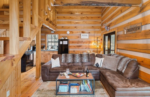 Logan Cabin | Hot Tub, Fire Pit, Close to Waterfalls and Caves