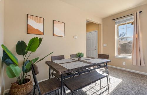 Old Southwest Apartment | Hot Tub FirePit Patio Walk To MidTown Downtown