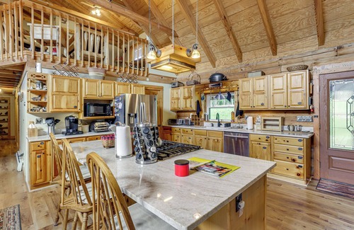 Crellin Cabin | Hot Tub, Game Room & Fall Views: Deep Creek Cabin