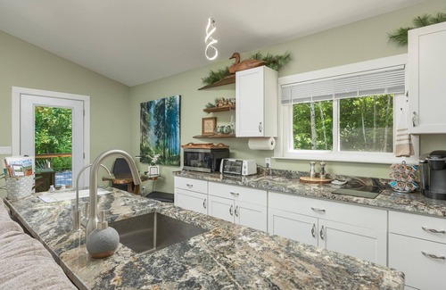 Lookout Mountain Apartment | Hot Tub | Handcrafted 1BR Treehouse Inspired Bungalow | Lookout Mountain | Romantic Getaway