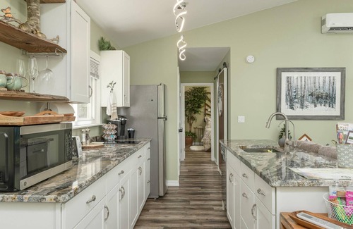 Lookout Mountain Apartment | Hot Tub | Handcrafted 1BR Treehouse Inspired Bungalow | Lookout Mountain | Romantic Getaway