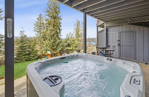 Hayden View Estates Cottage | Hot Tub Hideaway - Views of Hayden Lake!