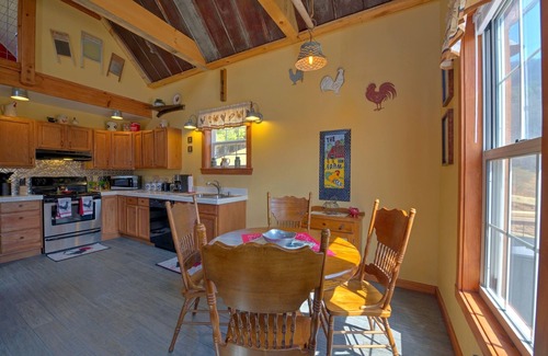 Marshall Cabin | Hot Tub, Hiking & Farm Stay + Biltmore Pass | Cozy Cabin w/Cattle Views