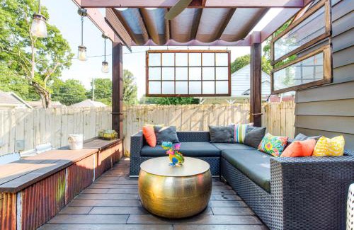 Broad Ripple House | Hot Tub, King Bed, Bikes, Pet Friendly with Fenced Backyard, Walk to Broad Ripple Village, 10 minutes to Downtown
