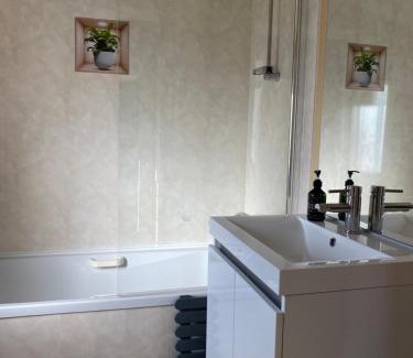 Swarland Apartment | Hot Tub Lodge with Panoramic Views & Free Golf