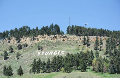 Sturgis House | Hot Tub & Panoramic Views Bear Butte &Buffalo Chip