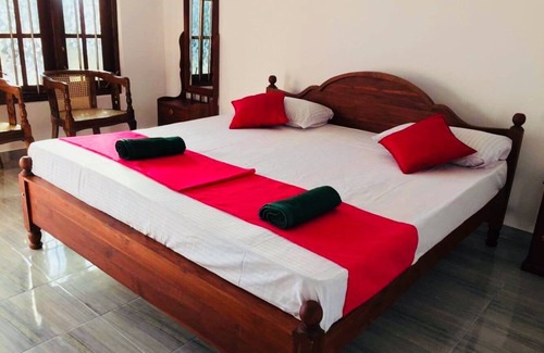 Midigama House | Hot Tuna