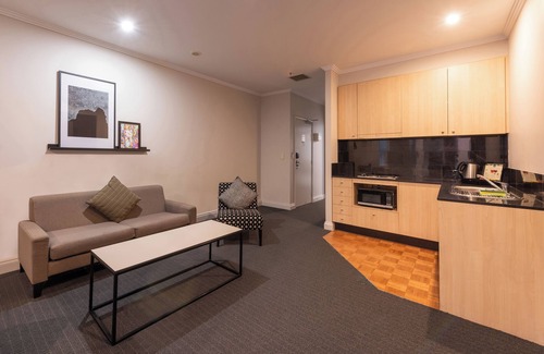 Melbourne Central Business District Apartment | Hotel 1-bedroom Apt with Gym in Melbourne CBD