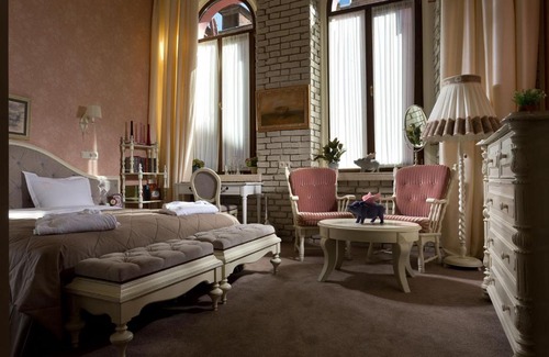 Petrovskoye Hotel | Hotel 19