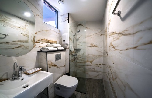 Geylang Hotel | Hotel 81 Premier Princess