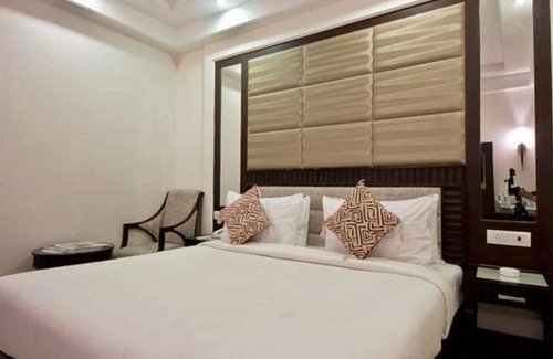 DLF City Hotel | Hotel Aadhar