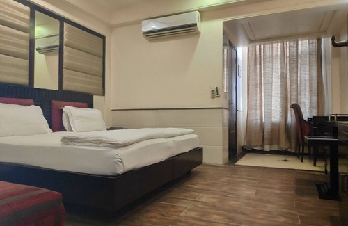 DLF City Hotel | Hotel Aadhar