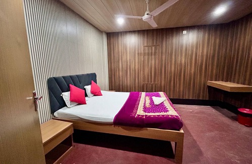 Sualkuchi Hotel | Hotel Aaghnya
