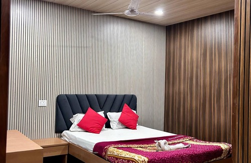 Sualkuchi Hotel | Hotel Aaghnya