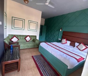 The Mall Road Hotel | Hotel Amar