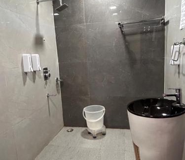 The Mall Road Hotel | Hotel Amar